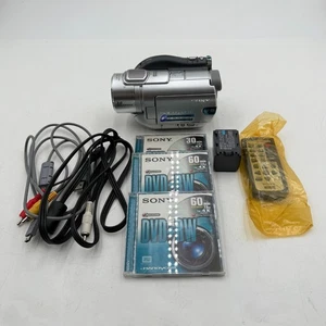 Sony DCR-DVD805 3,0 MP Wide LCD Handycam Camcorder silber mit DVD, Fernbedienung & Kabel - Bild 1 von 15