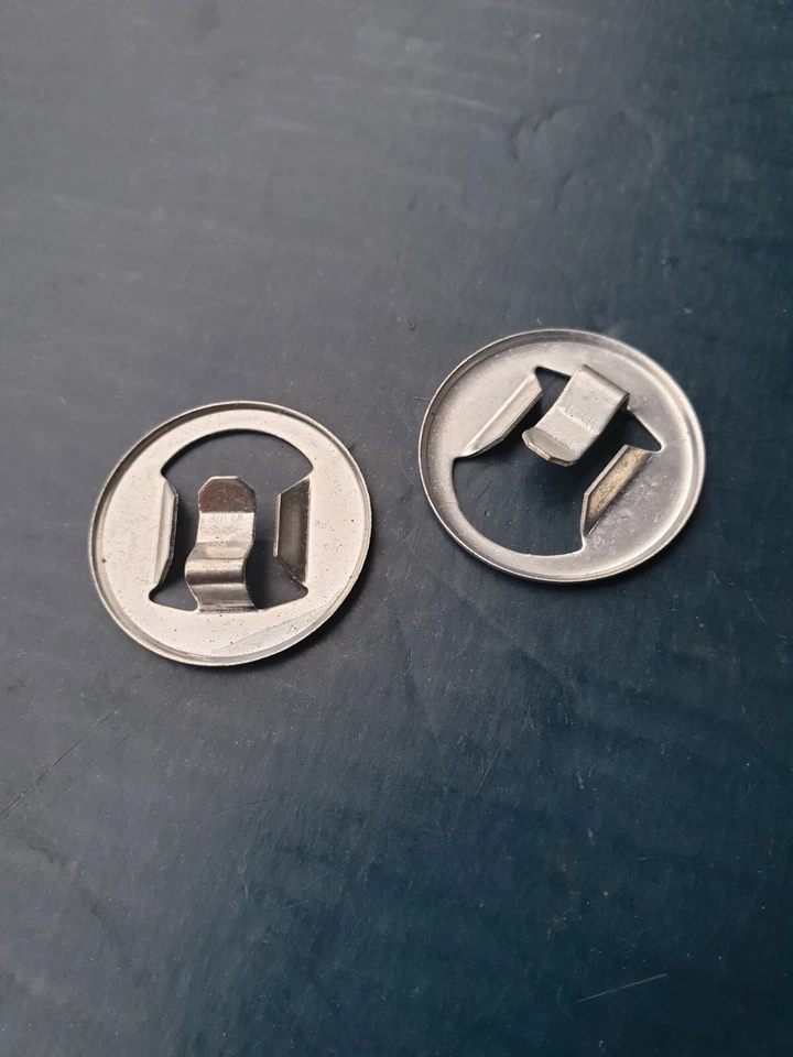 Rover P5/P5B, Triumph Herald/Vitesse Stud Retentor para Mecanismo de Enrolador de Janela - Imagem 1 de 1