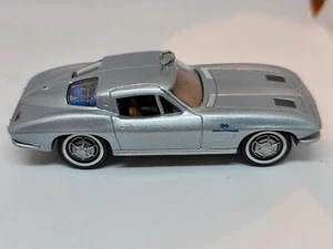 Hallmark Keepsake Ornament 1963 Corvette Sting Ray cupé 50 aniversario Navidad - Imagen 1 de 8
