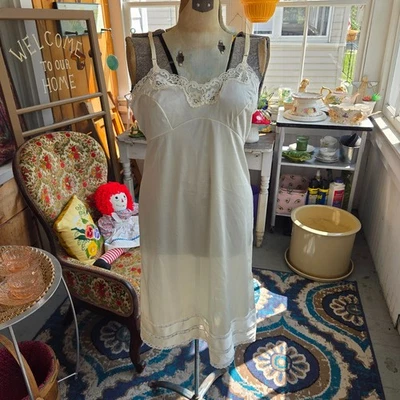 Correas ajustables vintage JC Penny Adonna Slip encaje ribete nailon crema talla 36 mediano Foto 1 de 4