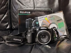FujiFilm Finepix S8650 Digital Camera - Black - Working - Picture 1 of 8