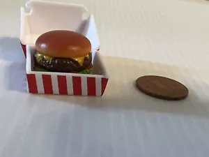 Zuru 5 Surprise-Foodie Mini-Marken Serie 1 - TGI Fridays glasierter Burger - Bild 1 von 3