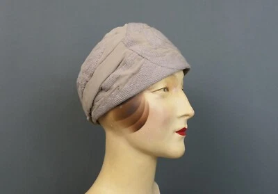 Vintage 1920s Cloche Hat Beige Silk Crepe John Trinner, Embroidered, some issues - Image 1 of 4