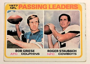 Tarjeta de fútbol americano Bob Griese & Roger Staubach 1977 NFL Passing Leaders #331 - Salón de la fama - Imagen 1 de 2