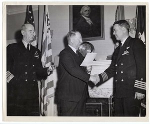 1944 Admiral King - Frank Knox - USS Card Captain Isbell Awarded DSM News Photo