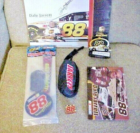 NASCAR #88 UPS  DALE JARRETT Mailbox Flag - Pin - Ornament - Bag - Album - Card Cover