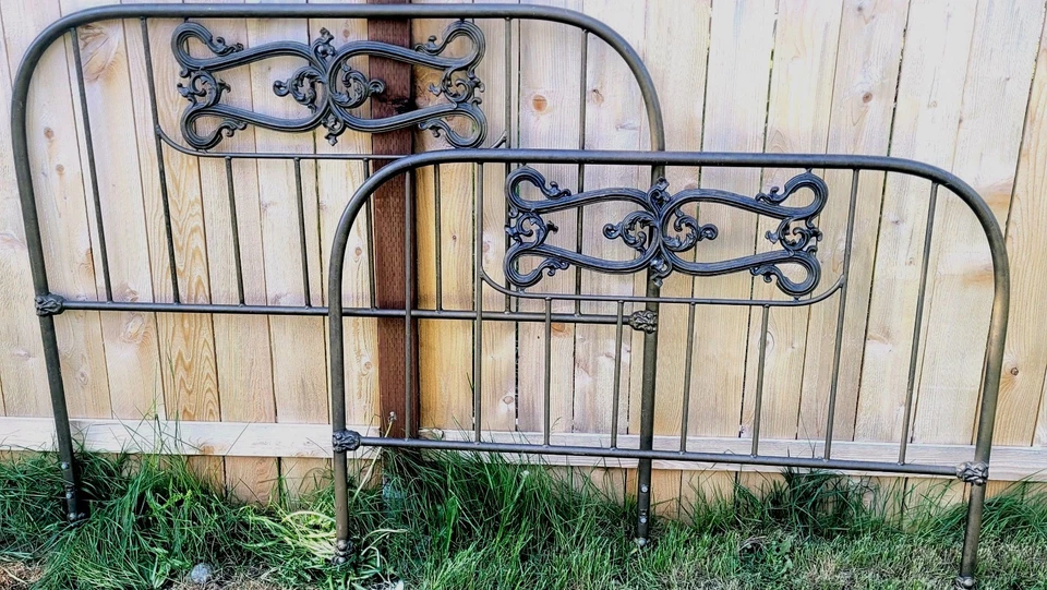 古董维多利亚床全/双人床和脚板 — 第 1/2 张图片