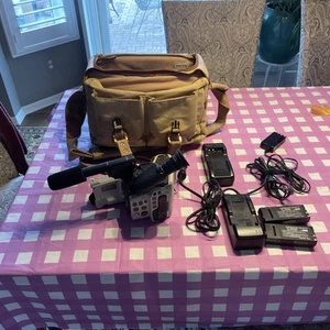 Canon L1 8mm Video Camcorder Lot Chargers , Microphone And Bag. No Lens - Picture 1 of 6