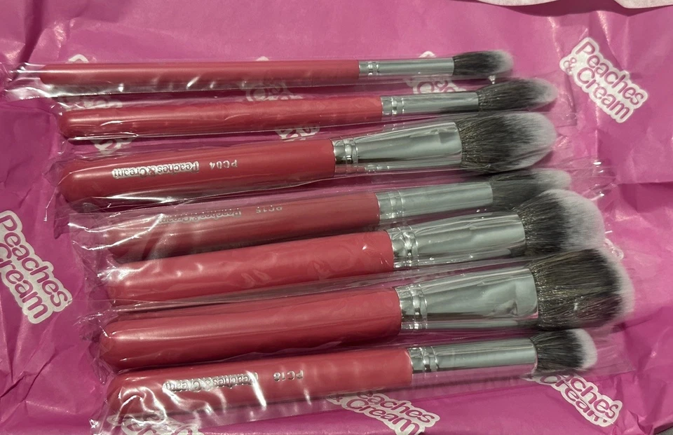 PEACHESANDCREAMS Peaches and Cream Essential Brush Set *Christmasgift *Stocking Filler *Makeup
