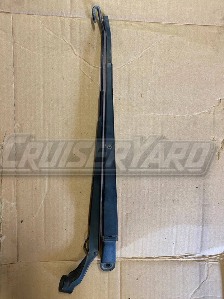 Toyota Land Cruiser UZJ100 Set of 2 Front Wiper Arms - Image 1 of 1