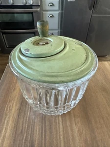 VINTAGE 1930’s CREME EGG / JIFFY BEATER WITH CUT GLAS BASE AND METAL CRANK TOP - Bild 1 von 6