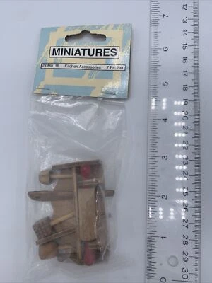 Estante de madera + 6 utensilios rodillo vintage casa de muñecas Taiwán miniaturas NRFP Foto 1 de 4