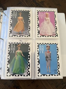Mattel Vintage Barbie Trading Cards 1990 1° Ed. 1959-1990 come nuove in raccoglitore 310 carte - Foto 1 di 24