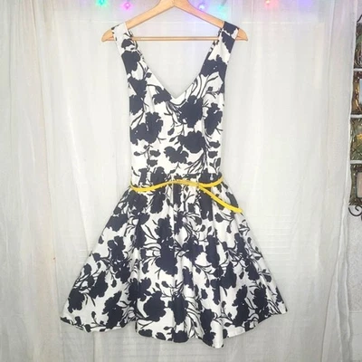 Elle Dress Womens Size 6 Black White Paisley Flare Crisscross Back Sleeveless - Image 1 of 4