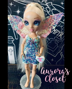 Mini Vestido Monedero Floral Arco Iris Alto Personalizado Hada Amaya Como Nuevo Lentejuelas Alas  - Imagen 1 de 7