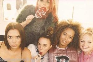 Official Spice Girls Photo Collection 1997: Photograph #1 - Foto 1 di 1