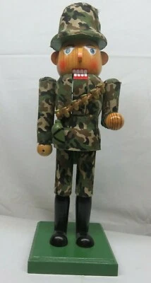 Cascanueces de madera camuflaje verde militar 2007 edición limitada 4526/13564 Foto 1 de 4