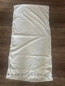 Funda de Almohada Blanca Talla King Azul Claro Floral Bordada con Flores - Imagen 1 de 4