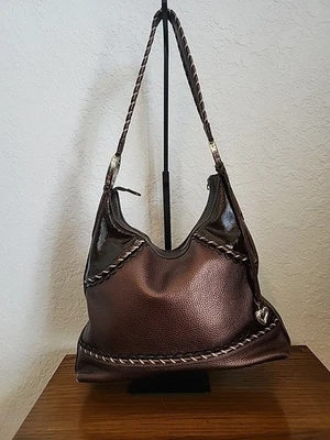 Bolso Hobo de Hombro Brighton Metálico Marrón Bronce y Charol U024489 Foto 1 de 4