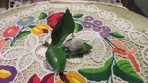 Portatarjetas Herend Bunny on Leaf Place puntos de frambuesa porcelana pintada a mano - Imagen 1 de 5