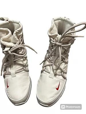 Women’s Nike Tanjun Boots In A Size 9 - Image 1 of 4