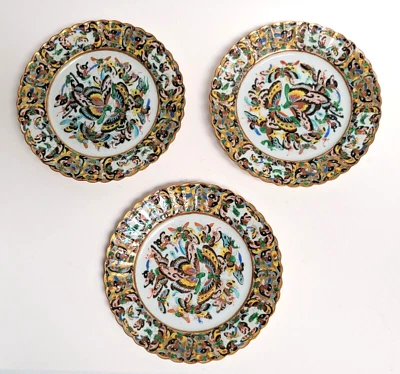 Alrededor de 1850 Mil Mariposas Esmalte Chino y Oro Festoneado (3) Platos 8.5" Foto 1 de 4