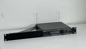 TOA WT-5805 D02UK diversity wireless receiver with Rack mount and PSU - Picture 1 of 15