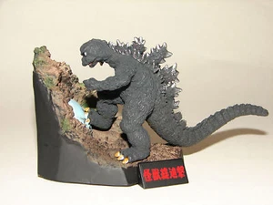 Godzilla 1968 Diorama Figure - Yuji Sakai Godzilla Complete Works Set 3! Gamera - Picture 1 of 1