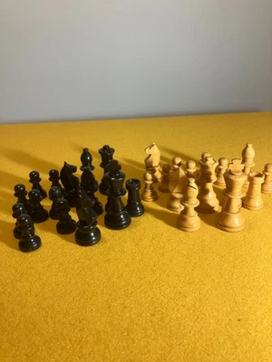  JEU D'ECHEC BOIS DE BUIS  TOURNE MAIN Ancien Pions de Jeu Complet TBE JURA - Photo 1/4