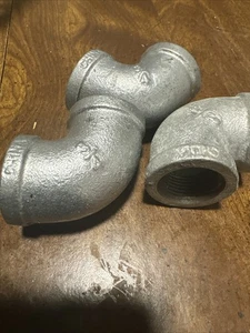 Lote de 3 accesorios de tubería de codo galvanizado de 3/4” 90 grados rosca hembra - Imagen 1 de 2