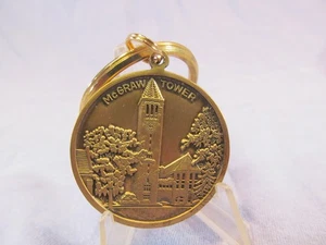 CORNELL UNIVERSITY McGRAW TOWER GOLDFARBEN METALL SCHLÜSSELRING SCHLÜSSELANHÄNGER - Bild 1 von 2