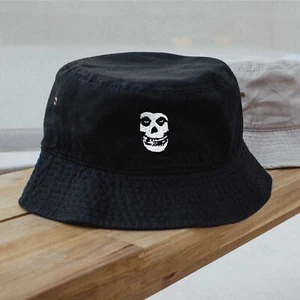 Fischerhut purpurrot Ghost Misfits bestickt - Bild 1 von 5