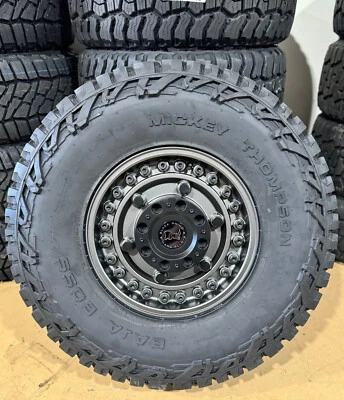 Ruedas Rhino Armory 17" negras neumáticos Baja Boss AT 6x5,5 Ford Bronco tamaño completo Foto 1 de 4