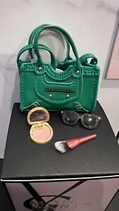 Zuru Mini Brands Fashion Green Bag With Accessories