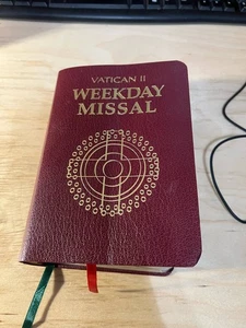 Vatican II Weekday Missal Imitation Leather – January 1, 2002 by Daughters of St - Imagen 1 de 4