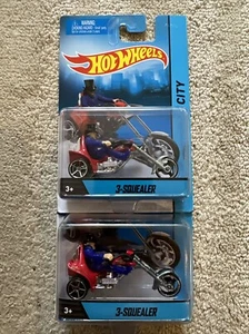 2 LOT 2013 Hot Wheels Motorcycle 3 Squealer Tricycle W Top Hat Rider HW CITY - Picture 1 of 10