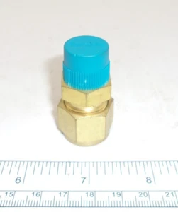 Swagelok B-810-1-6, Brass Male Fitting 1/2" Tube x 3/8" MNPT, 2095A - Picture 1 of 2