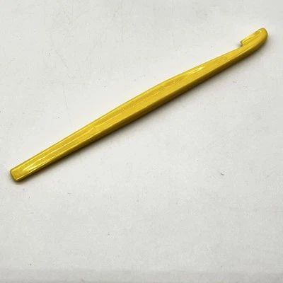 Tupperware Citrus Peeler for Oranges Grapefruit Gadget Bright Yellow-BRAND NEW