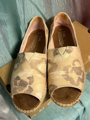 TOM's Alpargata Puntera Abierta Sin Cordones Floral Acuarela Planos | TALLA US 8 EU 38.5 NUEVO Foto 1 de 4