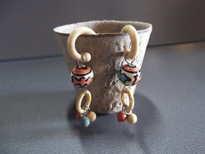 1 par de aretes antiguos estilo hombre de las cavernas/acrílico de 2 pulgadas - Imagen 1 de 7