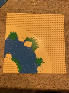 LEGO 6766 - Baseplate 32 x 32 w/ 7-Stud Road Curve & River Blue/Green Pattern - Picture 1 of 2