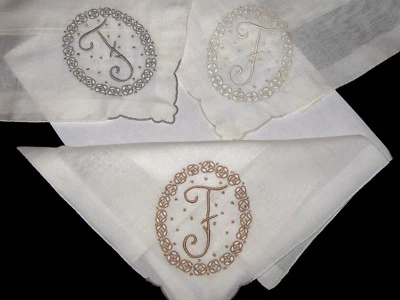 Elige 1 -MONOGRAMA "F" Hecho a Mano*HANKY*PLATEADO-BLANCO-TAUPE*Boda*NOS*MADEIRA*ETIQUETA Foto 1 de 4