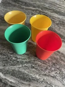 Tupperware Vintage Style Bell Tumblers 7oz Kids Cups 4pc Made In USA - Picture 1 of 4