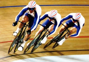 (143847) Olympics Beijing 2008 British Cyclists MODERN Photocard / Postcard - Foto 1 di 2