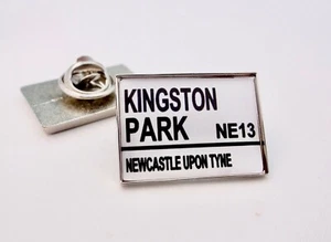 NEWCASTLE FALCONS STADIUM ROAD STREET SIGN LAPEL PIN BADGE TIE TACK GIFT - Picture 1 of 2