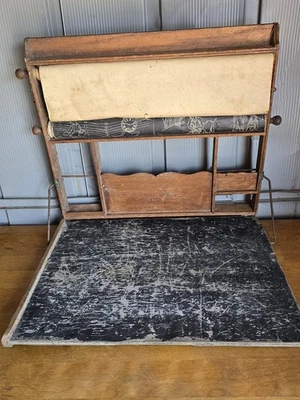 Antiguo caballete de escritorio escolar para niños tablero de tiza con rollo de papel dibujo Foto 1 de 4