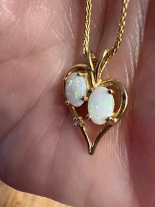 Colgante y collar de oro amarillo de 14k con diamantes y piedras preciosas de ópalo de fuego corazón/amor de colección - Imagen 1 de 11
