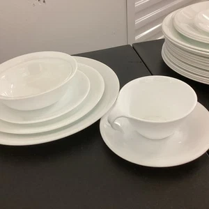 Corelle Dinnerware Set Winter Frost White Chip Resistant 28 Piece Service for 4 - Picture 1 of 3