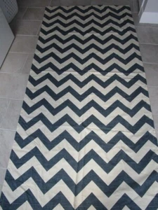 Bolsillo de caña Chevron con cremallera Zag West Elm azul marino y blanco con cremallera 90x48 - Imagen 1 de 6