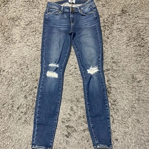 Pantalones de mezclilla Paige Jeans para mujer 27x30 desgastados ajustados azules elásticos - Imagen 1 de 4